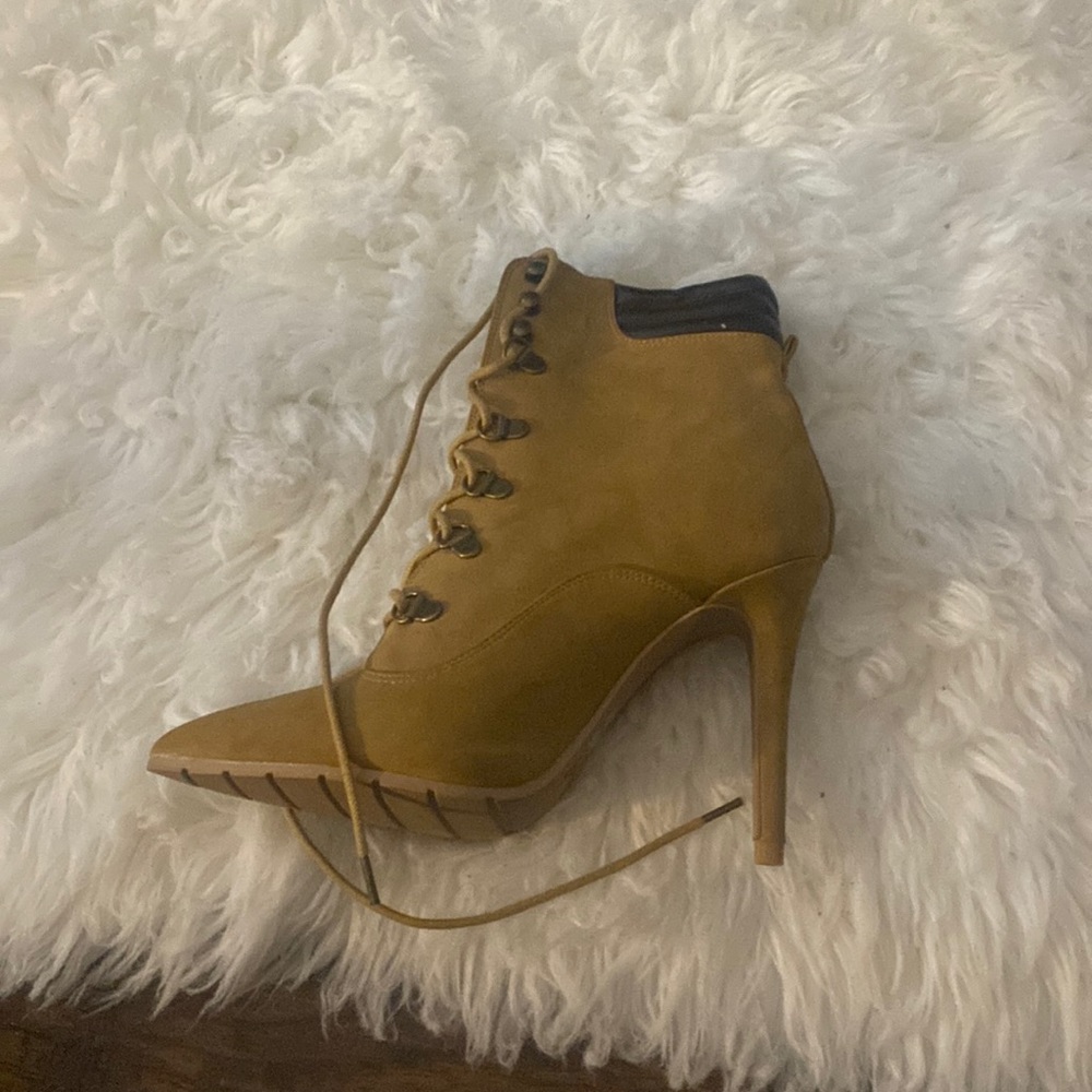 7.5 ankle heeled booties